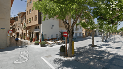 El robo violento se perpetró en el Passeig Albert, cerca del bar Las Cadenas, en la parte histórica de la ciudad.