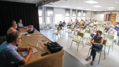 La AAVV La Mineta expuso el proyecto ayer a los vecinos. FOTO: Fabián Acidres