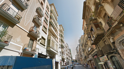 Los hechos se han producido esta madrugada de lunes 12 en la calle Unió de Tarragona.