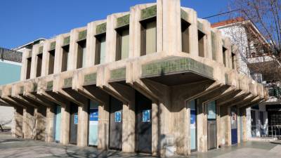 Una de las entidades bancarias que ha cerrado sus puertas en Calafell. Foto: ACN
