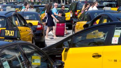Los taxis de Barcelona han colapsado la Gran Via. EFE
