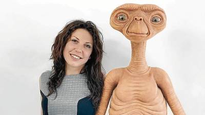 Cristina Iglesias con E.T., una de las &uacute;ltimas obras. FOTO: Cedida
