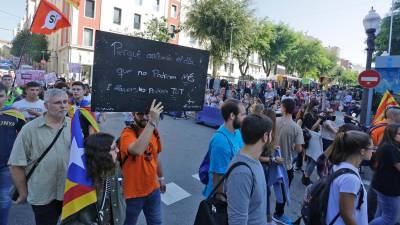 La marcha de estudiantes este jueves por Tarragona. FOTO: Lluís Milián