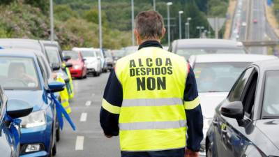 Imagen de un trabajador durante una protesta por la falta de empleo en Galicia. EFE