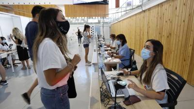 Los jóvenes ya empiezan a vacunarse en Tarragona. Pere Ferré