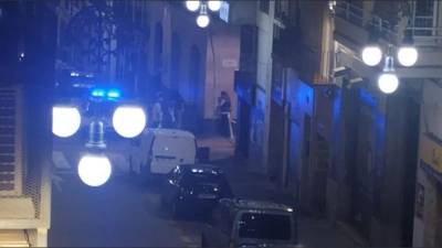 La policía, actuando tras los disparos en Tarragona.