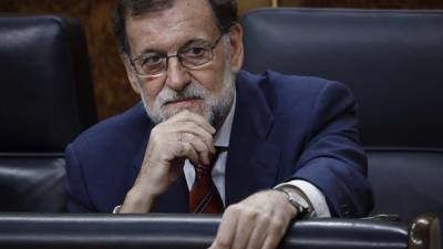 Rajoy, pensativo en su escaño del Congreso de Diputados. EFE