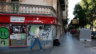 La Rambla Nova acogía las mejores tiendas de Tarragona. Desde hace unos años, los negocios más emblemáticos e históricos se han visto obligados a bajar definitivamente la persiana. FOTO: Fabián Acidres
