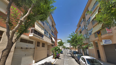 Imagen de la calle Castells de Valls. A la derecha el portal con el número 9. FOTO: Google