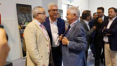 Alejandro Blanco, presidente del COE, (i) y Josep F. Ballesteros (c), alcalde de Tarragona, en la inauguración del Museo del Deporte en Tarragona. FOTO: Pere Ferré