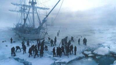 Los marinos británicos atrapados en el hielo Ártico en 'The Terror. Foto: AMC