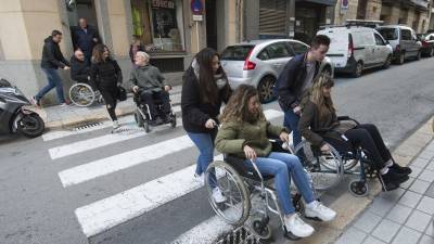 Ahir es va organitzar una gimcana pels carrers del centre de Tortosa. FOTO: JOAN REVILLAS