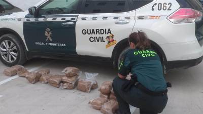 La Guardia Civil ha interceptado 16 paquetes con el material ilegal tras descubrir 12 envíos diferentes que se dirigían a toda la comarca. Foto: Guardia Civil