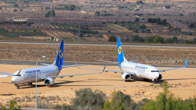 Dos aviones de una aerolínea ucraniana. FOTO: EFE