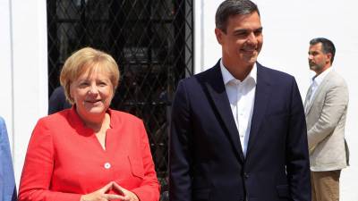 Angela Merkel y Pedro Sánchez, ayer en Doñana donde se reunieron. FOTO: efe