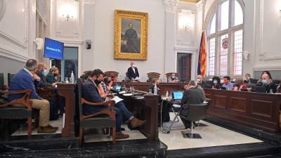 Un instante de la sesión plenaria de ayer, en el Saló de Plens del Ayuntamiento de Reus. foto: alfredo gonzález
