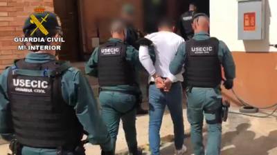 Captura de un video facilitado por la Guardia Civil, de la detención del novio de la joven.