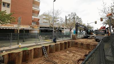 Las obras de instalación del depósito decantador, en la parte que toca al Club Nàutic, se iniciaron la semana pasada. foto: ÁNGEL ULLATE