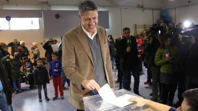 El candidat del PPC a la presidència de la Generalitat,Xavier García Albiol, vota al col·legi Lola Anglada de Badalona