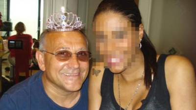 Giuseppe Polverino, alias ‘O Barone’ y antiguo capo de la banda ahora en la cárcel, con su novia, Kellen Barbosa. Foto: DT