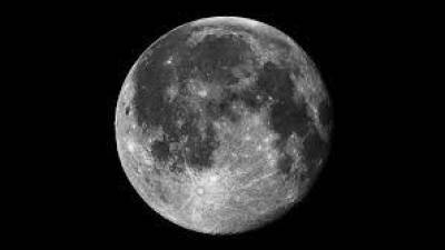 La Lluna es posa entre el Sol i la Terra i provoca els hiverns, segons la resposta en un examen.