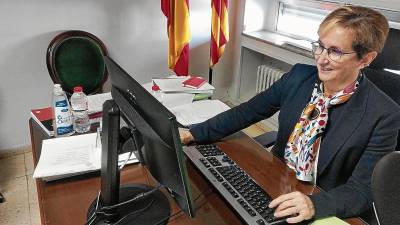 María José Osuna, ayer todavía en su despacho, anexo al del del fiscal jefe, Xavier Jou. FOTO: ÀNGEL JUANPERE