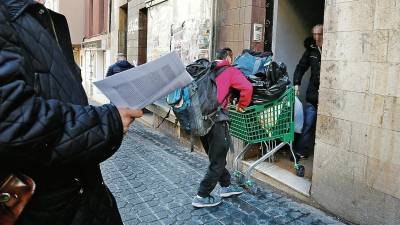 Imatge d’arxiu d’un desnonament a Tarragona el mes de febrer d’enguany. FOTO: PERE FERRÉ/DT