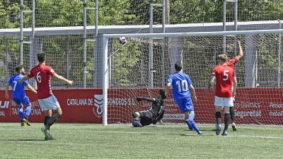 El CF Reus en una clara ocasión de gol durante el partido de ayer. FOTO: Alfredo González