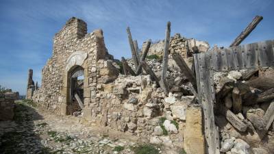 Els temporals Glòria i Filomena han acabat de malmetre les restes del Poble Vell. FOTO: JOAN REVILLAS