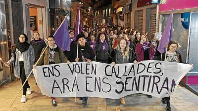 Imatge d’arxiu d’una marxa pels carrers del nucli antic de la ciutat de Reus, organitzada per la Plataforma 8M del Camp l’any 2019. FOTO: Alfredo González.