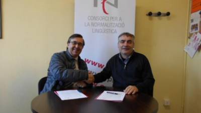 Firma del conveni amb Santiago Pallàs i Ferran Milà.