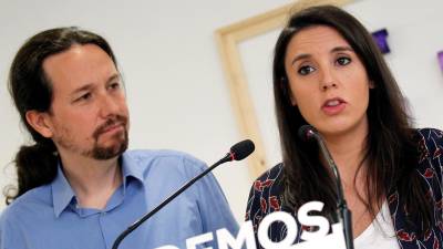 Pablo Iglesias e Irene Montero anuncian la consulta a las bases por la compra de su chalet. Foto: EFE