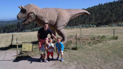 Folch visitó recientemente el Museo del Jurásico de Astúrias con sus sobrinos. Foto: Cedida