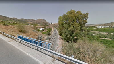 Tramo de las vías del tren entre las localidades de Pizarra y Álora. Foto: Google Maps.