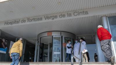 Imagen de la fachada del Hospital Verge de la Cinta, de Tortosa. FOTO: JOAN REVILLAS