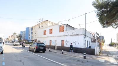 El Ayuntamiento derribará el inmueble número 16 de la calle Andròmeda. FOTO: Alba Mariné