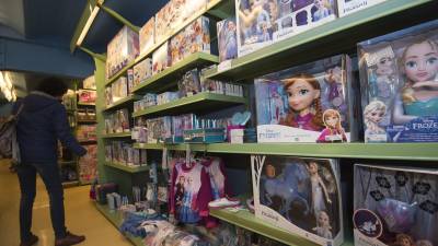 Foto de archivo del interior de una tienda de juguetes. Se espera un aumento de precios para esta Navidad. FOTO: JOAN REVILLAS/DT