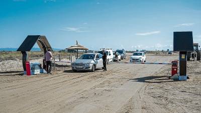 Els vehicles accediran a la platja a través d’una barrera automàtica i per sortir s’haurà de fer el pagament previ. FOTO: Joan Revillas