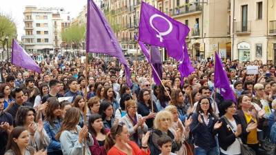 Manifestación en la Plaça de la Font de Tarragona contra la sentencia de La Manada. FOTO: cup