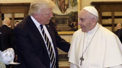El presidente de los Estados Unidos, Donald Trump, y su mujer, Melania, se han reunido con el papa Francisco durante su audiencia privada celebrada en el Vaticano