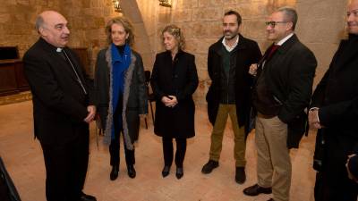 El bisbe de Tortosa, la consellera de Cultura, l’alcaldessa de Tortosa i el vicepresident del Consell, abans de signar el conveni. FOTO: J. Revillas