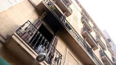 Fachada del edificio incendiado en Tarragona