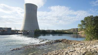 Imagen del complejo nuclear de Ascó, en la comarca de la Ribera d’Ebre, junto al río Ebre FOTO: Joan Revillas