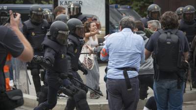 La Policía cargó duramente el domingo a mediodía en la Plaça Imperial Tarraco. Foto: David Jiménez