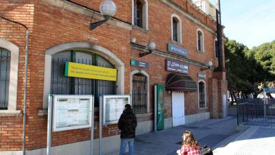 Imagen de archivo del edificio de la estación de tren de Vila-seca. FOTO: Lluís Milian/DT
