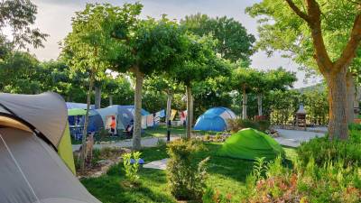 Imagen de la zona de acampada del Camping Prades Park. FOTO: cedida
