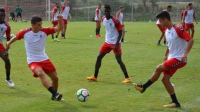 Juanmi entrena con el primer equipo grana en Santa Coloma de Farners