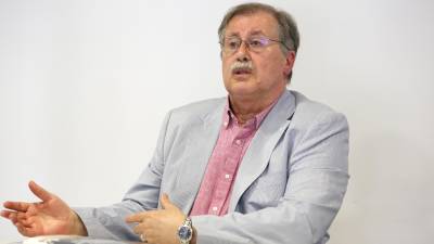 Alberto Reig Tapia, que también publica artículos de opinión en el ‘Diari de Tarragona’, durante la entrevista. foto: pere ferré
