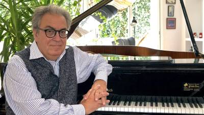 Antoni Batista, gran aficionat al piano, defensa la polifonia de fonts com la millor metodologia periodística per abordar qualsevol realitat.