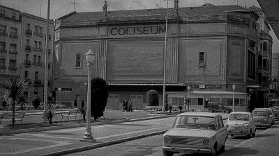 EL Coliseum el 1969, amb les muses a dalt de la seua façana. Foto: Antonio Roca Cid